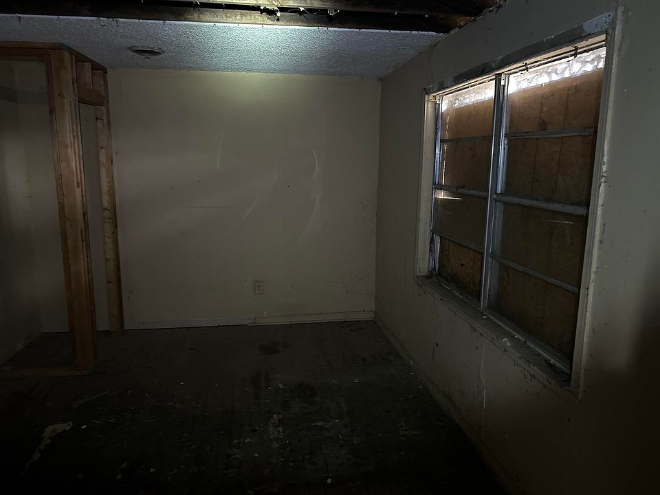 2nd image of 369 Hewlett Rd