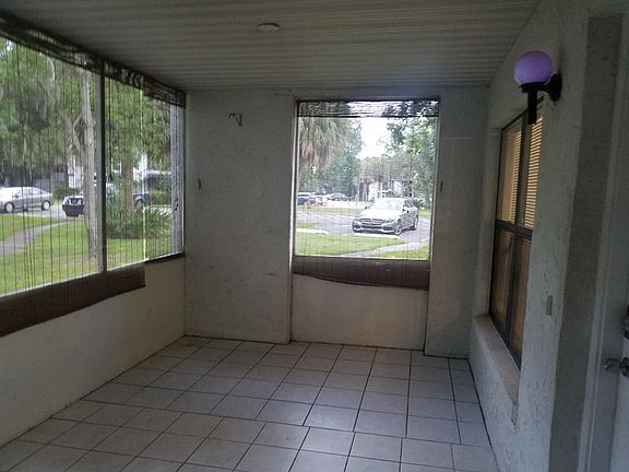 2nd image of 704 Northlake Dr