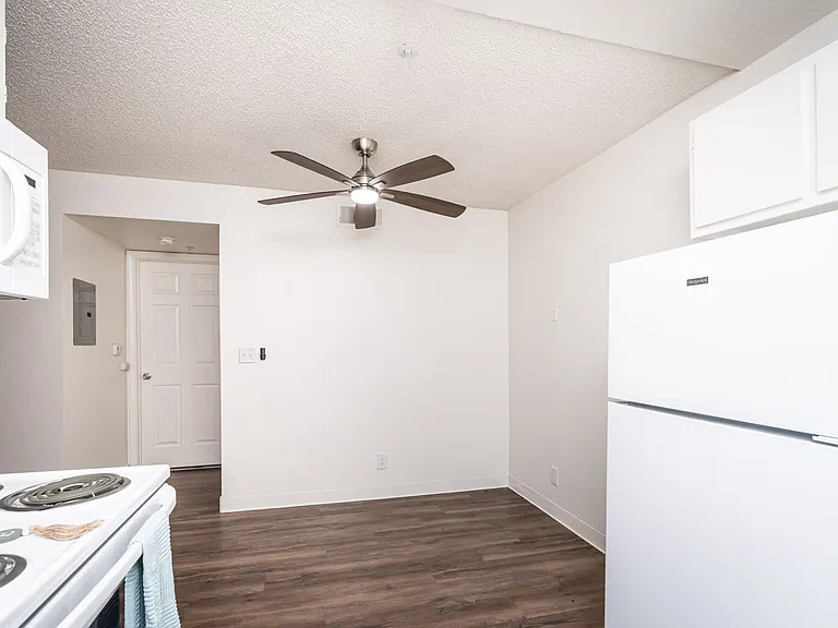 Liv 1621 Apartments — Photo 36