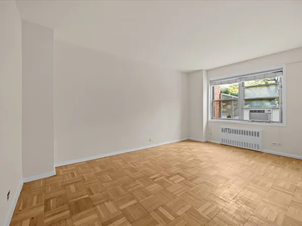 750 Kappock Street image 10 of 17