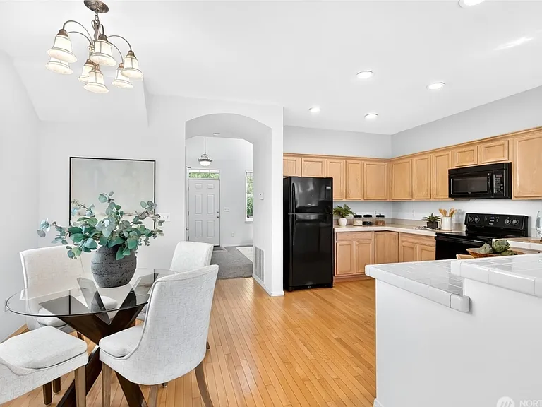 24011 SE 21st St — Photo 10