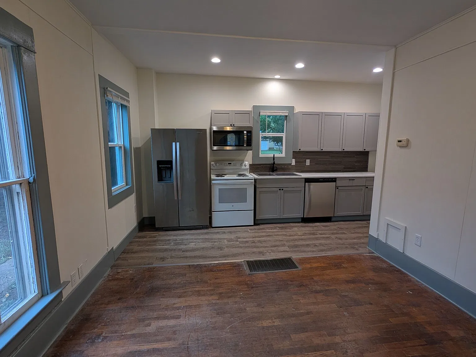 4 bed, 2.0 bath, 1528 sqft, $1,300 — Photo 2