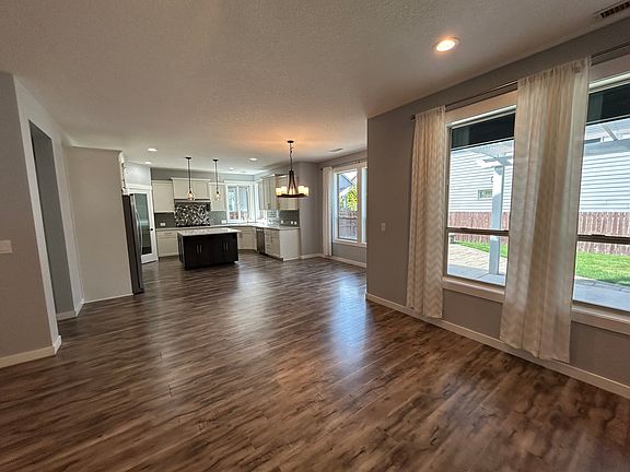 Living room / Kitchen