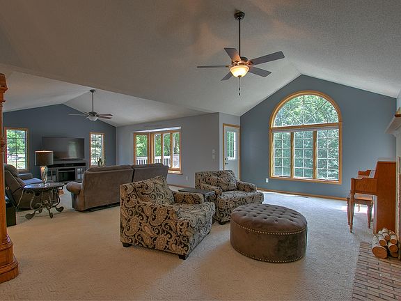 3rd image of 315 Sunset Ln N