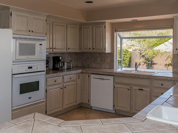 4th image of 65405 E Rolling Hills Dr