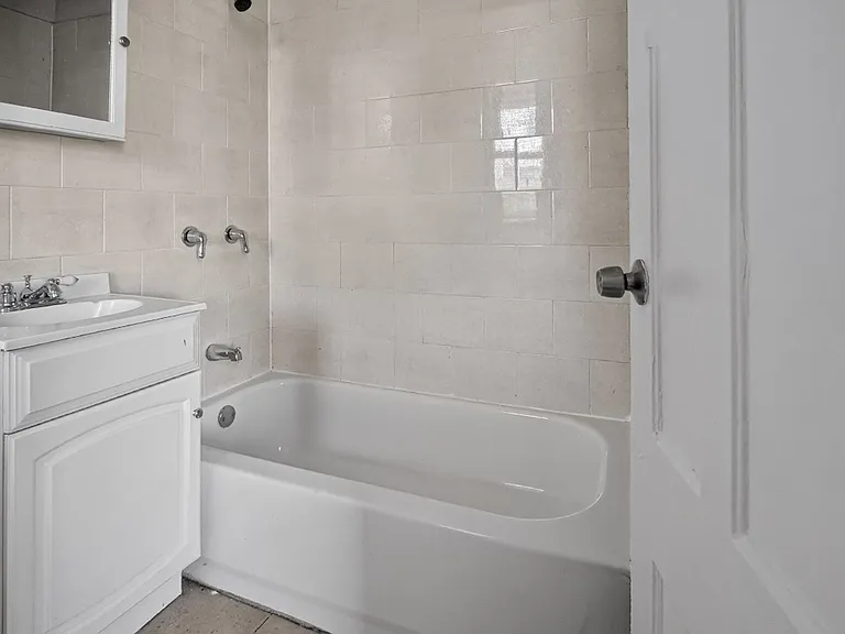 33 Howe St #35 — Photo 22