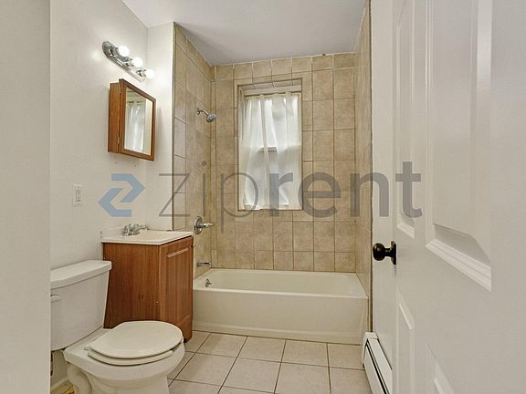 5th image of 204-206 Magnolia St #2R