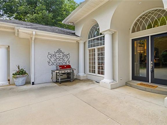 3rd image of 908 River Ridge Rd