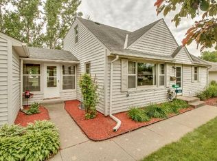 1250 Roma Ave, Roseville, MN 55113