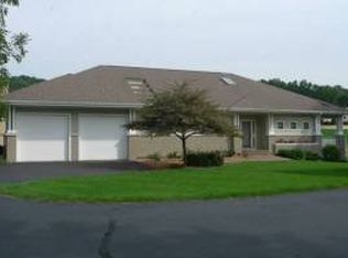 620 Country Club Ln, Onalaska, WI 54650