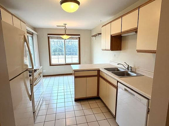 5th image of 1560 Thornfield Ln APT 3