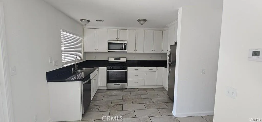 4 bed, 2.5 bath, 1343 sqft, $3,290 — Photo 4