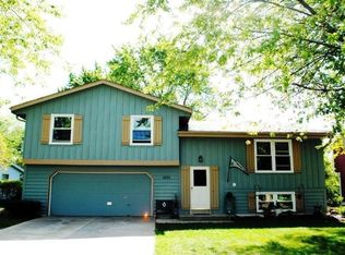 1234 River Park Cir W, Mukwonago, WI 53149