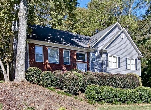 3rd image of 2140 Summerchase Dr