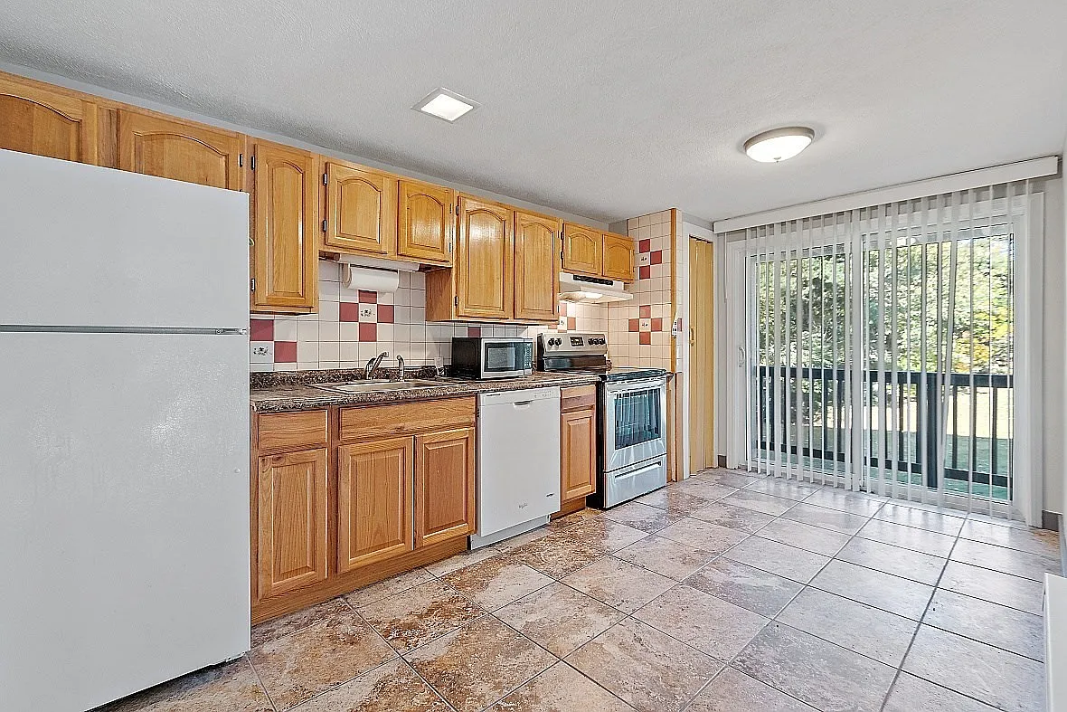 2 bed, 1.0 bath, 730 sqft, $2,300 — Photo 2
