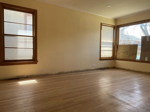 3rd image of 6019 N Canfield Ave