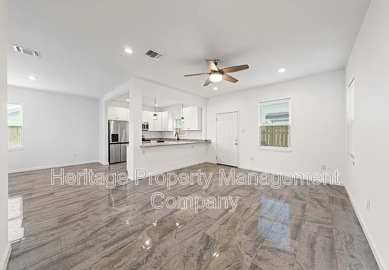 323 Gabriel #1-unit 101 — Photo 14