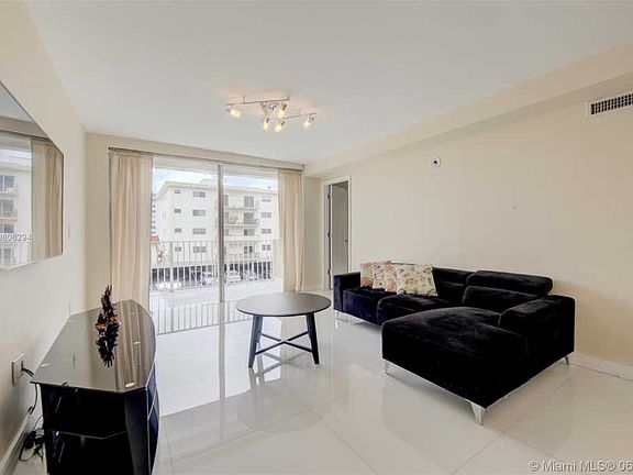 4th image of 3716 NE 168th St APT 308