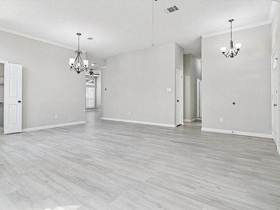 5th image of 711 Cottonwood Bend Dr