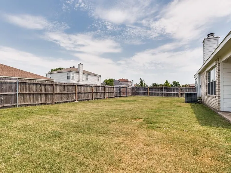 2405 Tailburton Ct — Photo 6