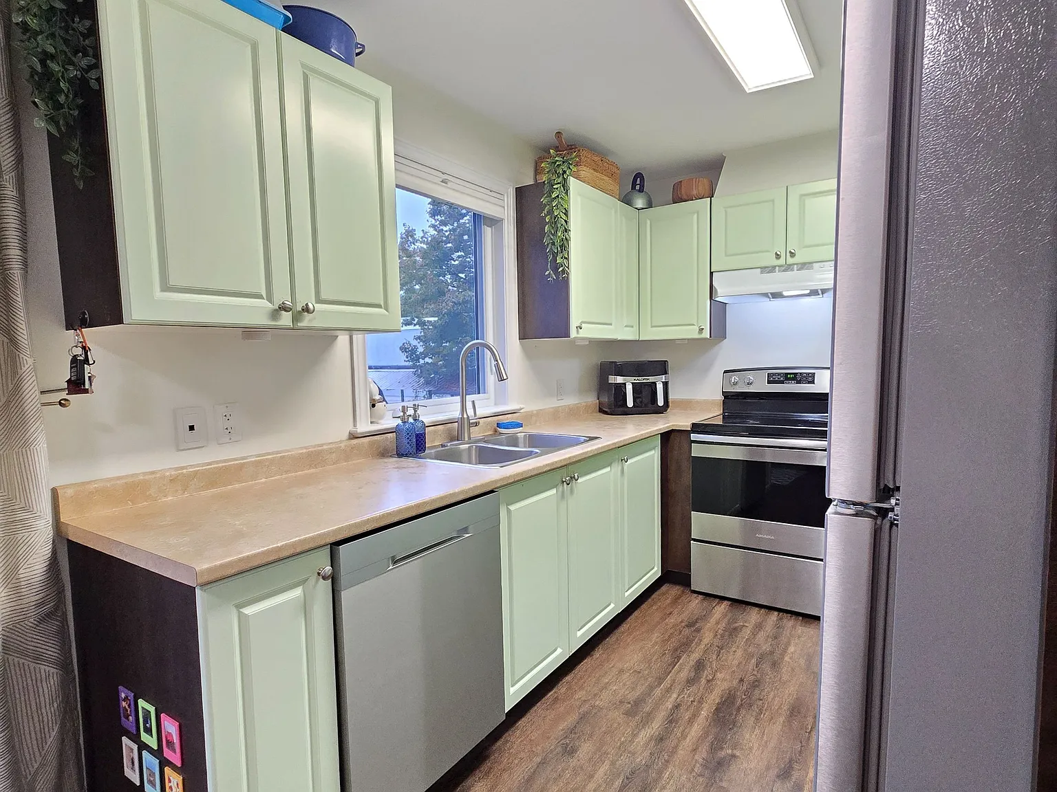 2 bed, $2,400 — Photo 2