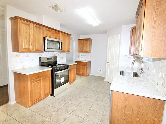 4th image of 9103 Grand Villa Ln
