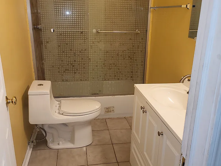 2151 W 21st St #2 — Photo 11