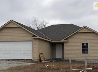 111 N Sivley St, Peculiar, MO 64078