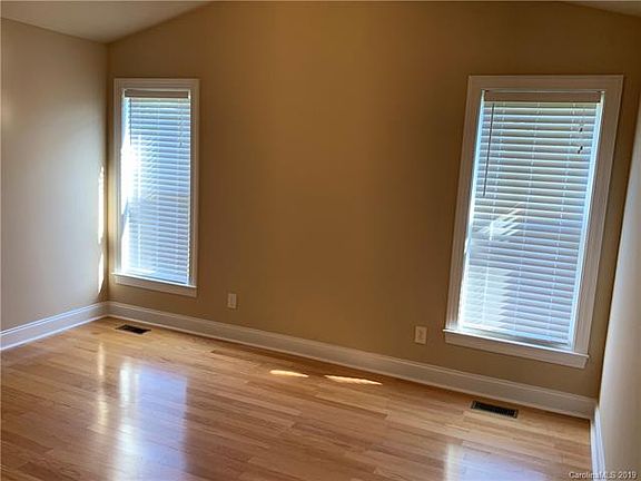5th image of 111 Kingsgate Ct