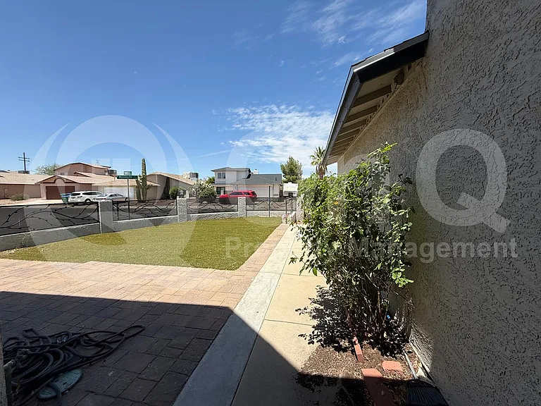3037 W Monmouth St — Photo 36