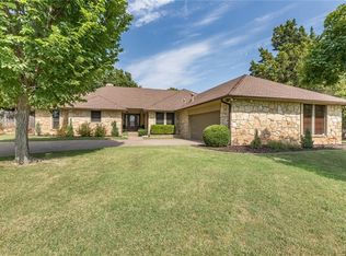 2805 Summit Dr, Edmond, OK 73034