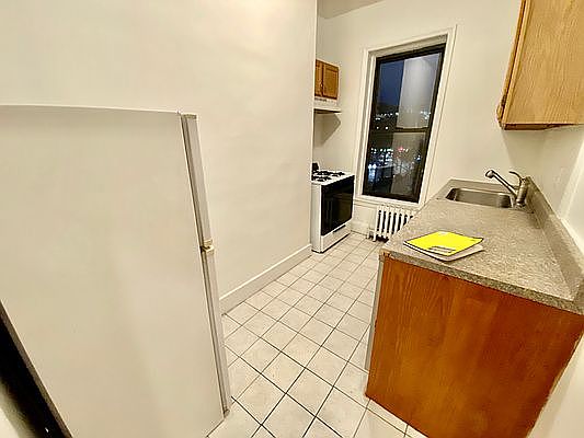 3rd image of 170 7th Ave #2B