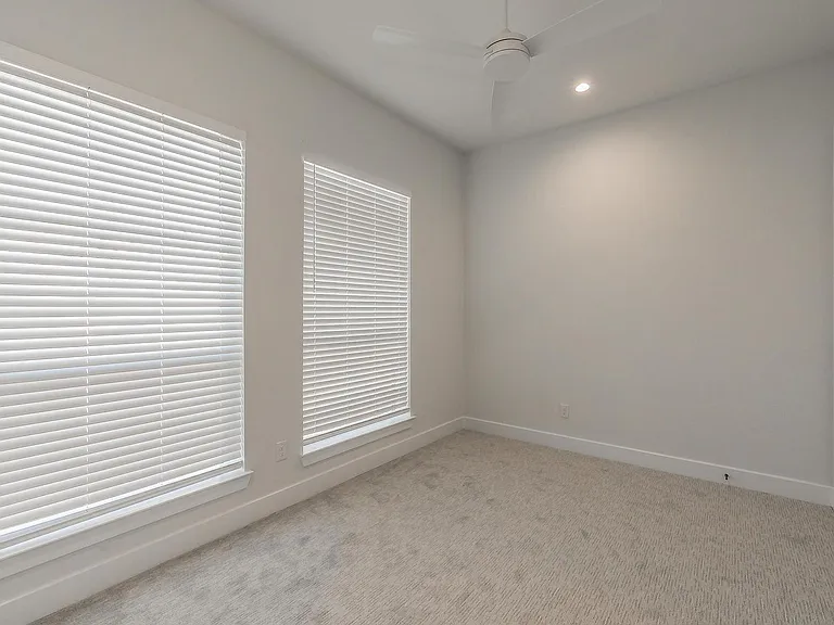682 W Main St — Photo 17