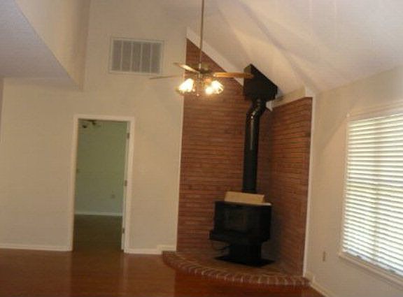 2nd image of 284 Stonington Ln