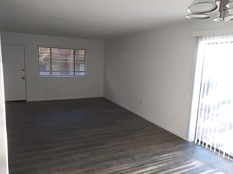 140 Bradshaw Dr #4 — Photo 6