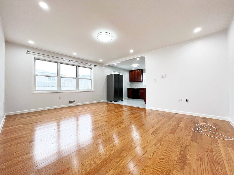 1st image of 85 Manila Ave Floor 1