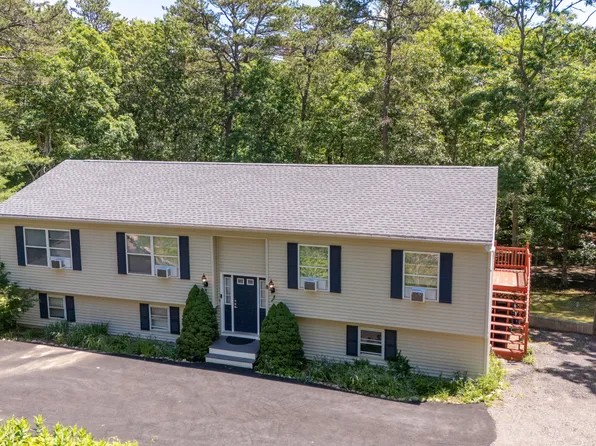 8 Raccoon Lane, Forestdale, MA 02644