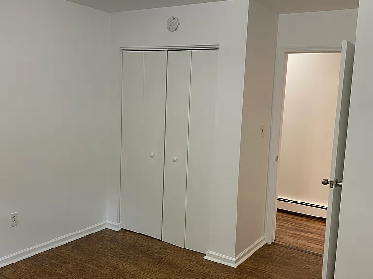 1042 Main St — Photo 12