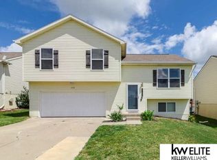 8738 Read St, Omaha, NE 68122