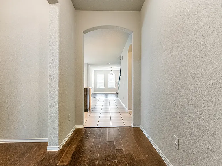 1900 Outpost Creek Ln — Photo 3