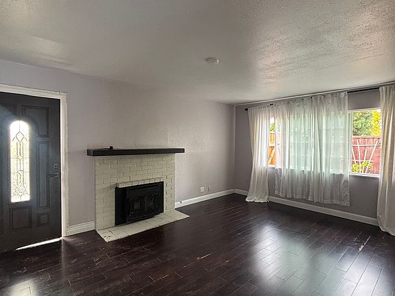 2nd image of 302 Oakberry Way