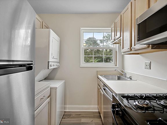 2nd image of 2237 Farrington Ave APT 303