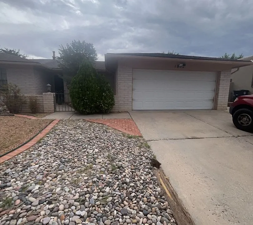 1052 Monte Largo Dr NE