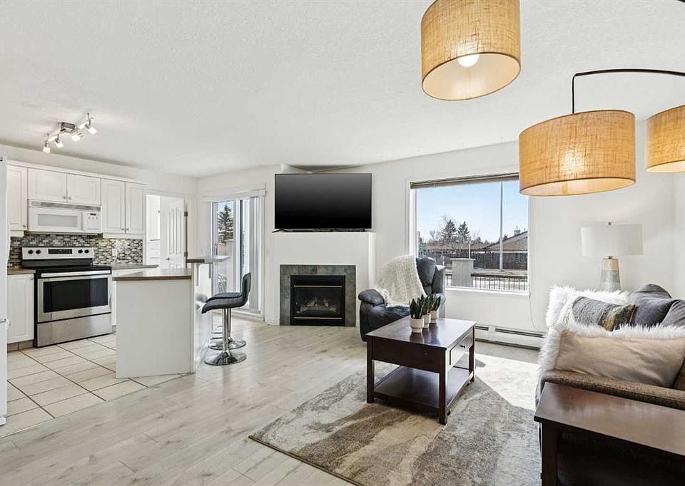 1st image of 6102 N Valleyview Park SE #102