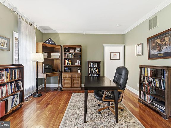 5th image of 803 Deepwood Ct