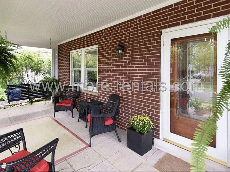 2481 Powell Ave — Photo 2