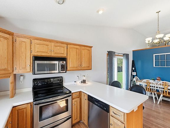 4th image of 175 2nd St SW