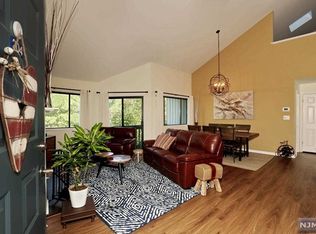 204 Magnolia Rd #204, Ramsey, NJ 07446