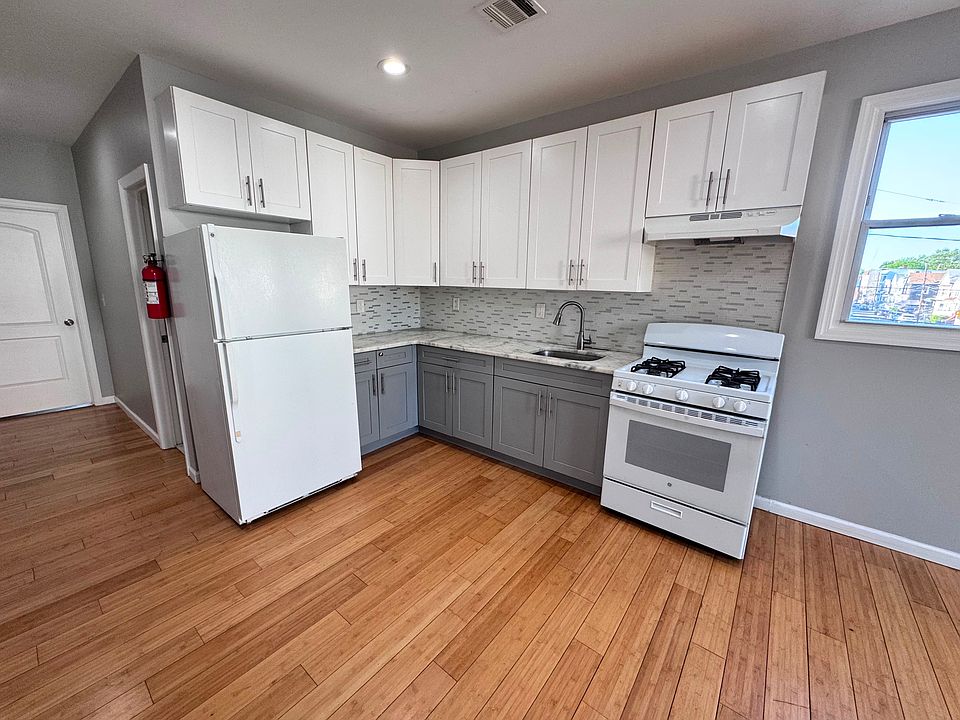 1st image of 229 21st St #G2