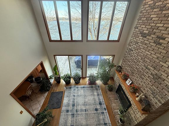4th image of 3321 N Bayview Ln